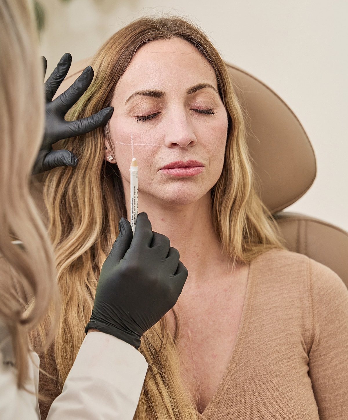 Woman receiving cosmetic treatment in a clinic.